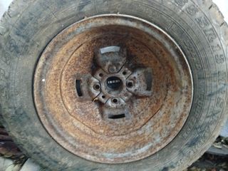 Rueda llanta y cubierta  165 R13