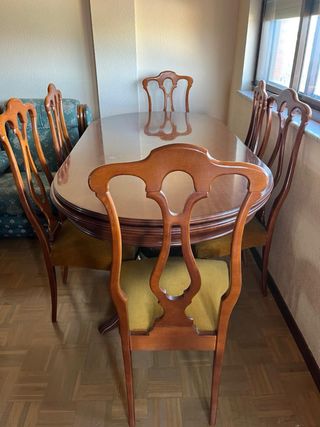 Muebles clásicos y puertas en buen estado