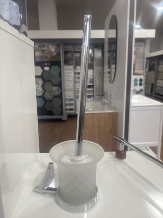Escobillero de baño de cristal y metal