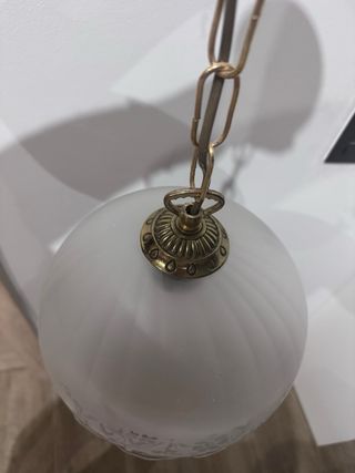 Lámpara de techo colgante dorada y cristal