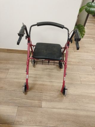 Andador 4 ruedas con cesta y frenos