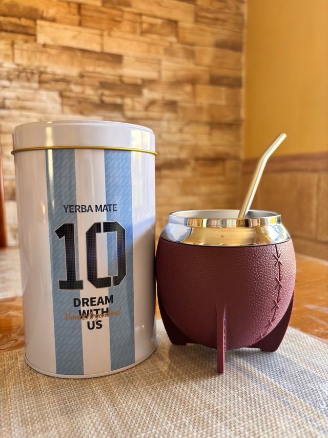 Mate Argentino y Recipiente Yerba Mate