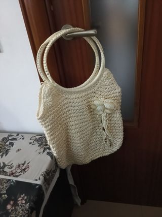 Bolso de rafia beige con flores