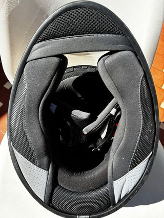 Casco integral marca Nzi gris y rosa