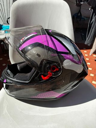 Casco integral marca Nzi gris y rosa