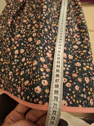 Falda Baturra Floral Negra y Rosa.
