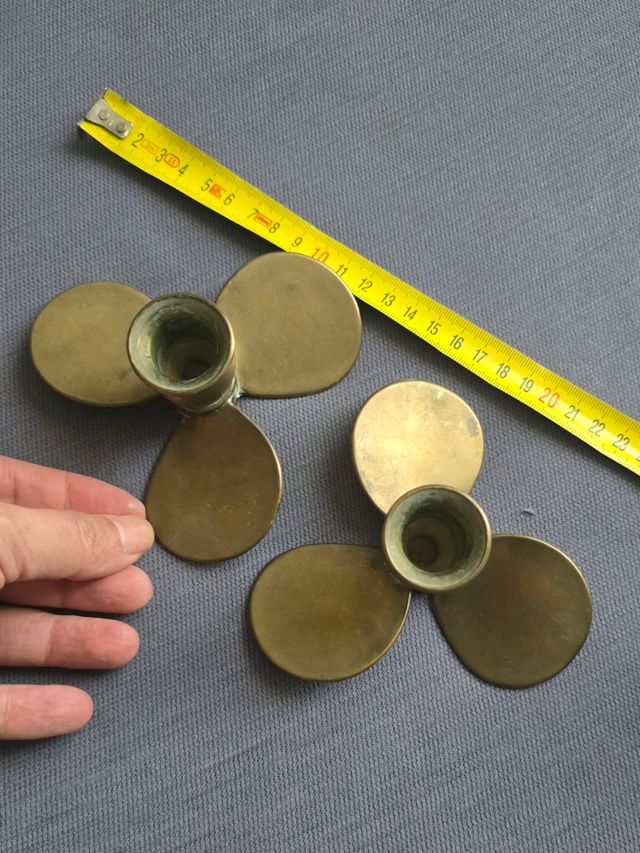 2 Portavelas latón con forma de hélice