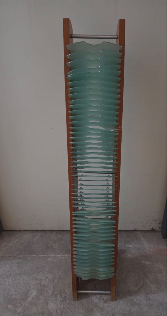 Porta CDs de madera y cristal