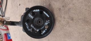 Bomba dirección XS4E3A733 Ford Mondeo I Hatchback