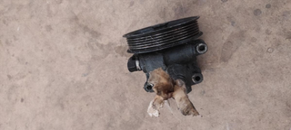 Bomba dirección XS4E3A733 Ford Mondeo I Hatchback