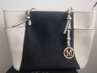 Bolso fino blanco y negro sin uso. Marca M