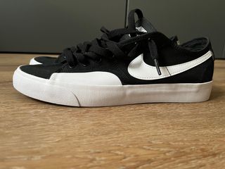 Zapatillas Nike Talla 40 Negras y Blancas