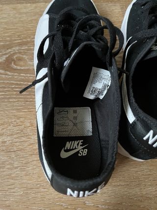 Zapatillas Nike Talla 40 Negras y Blancas