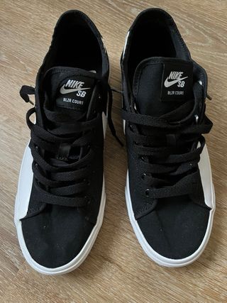 Zapatillas Nike Talla 40 Negras y Blancas