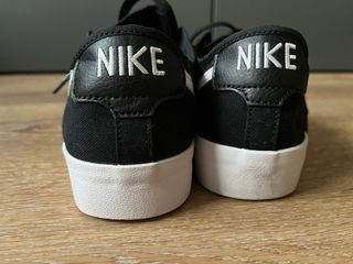 Zapatillas Nike Talla 40 Negras y Blancas