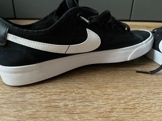 Zapatillas Nike Talla 40 Negras y Blancas