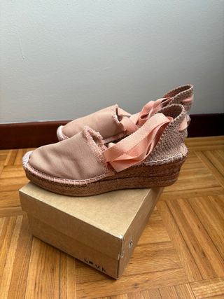 Zapatos de cuña beige y rosa