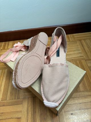 Zapatos de cuña beige y rosa