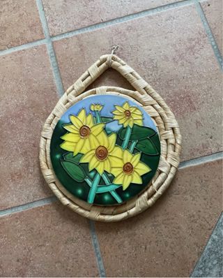 Decorazione da parete girasoli in ceramica e vimin