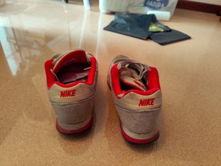 Zapatillas Nike Beige y Rojas