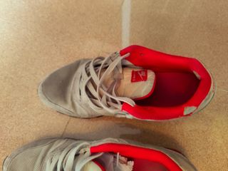 Zapatillas Nike Beige y Rojas
