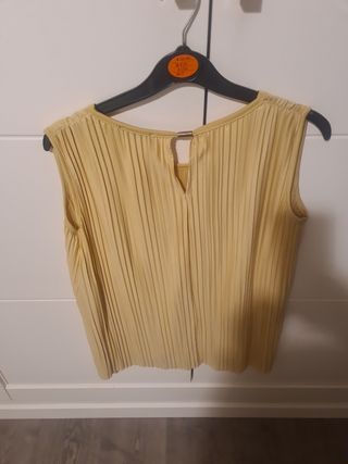 Top amarillo plisado talla S