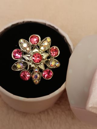 Anillo plateado con circonitas rosas