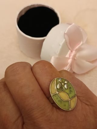 Anillo plateado diseño tonos otoño