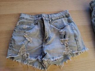 Falda y pantalón corto tejano
