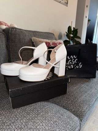 Sandalias de Novia Un Paso Más Blancas Talla 39