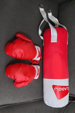 Saco y guantes de boxeo infantil