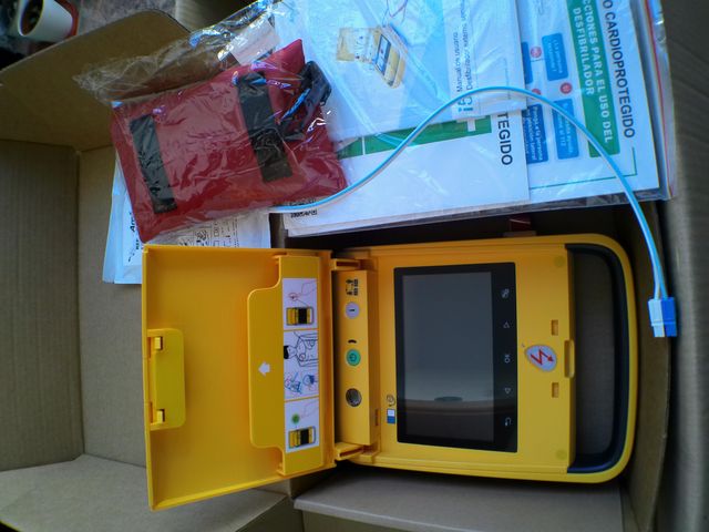 Desfibrilador Externo Automático DEA i5 AMOUL