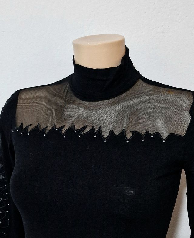 Camiseta manga larga con transparencias