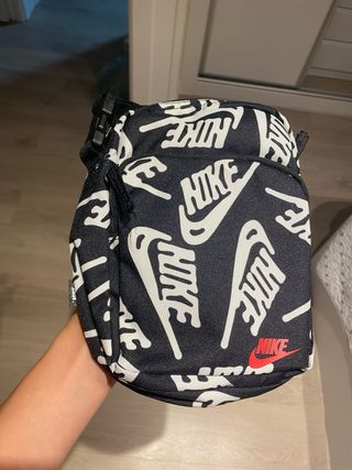 Bandolera Nike Negra con Estampado