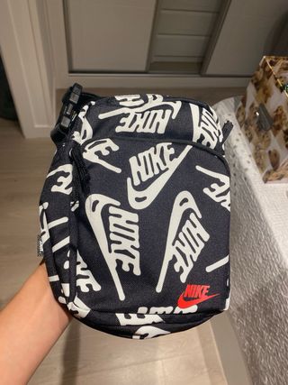 Bandolera Nike Negra con Estampado