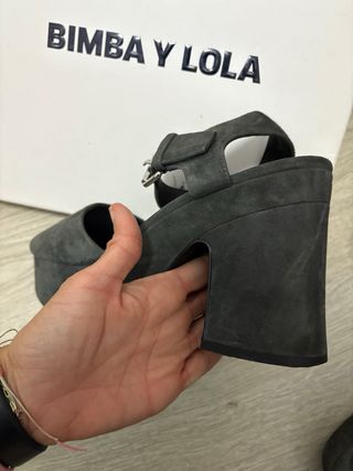 Bimba y Lola Sandalias Tacon Gris Talla 38