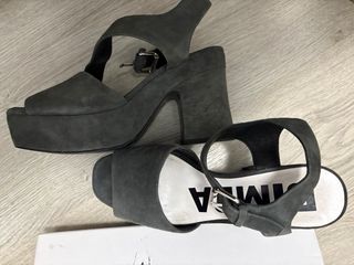 Bimba y Lola Sandalias Tacon Gris Talla 38