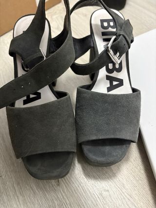 Bimba y Lola Sandalias Tacon Gris Talla 38