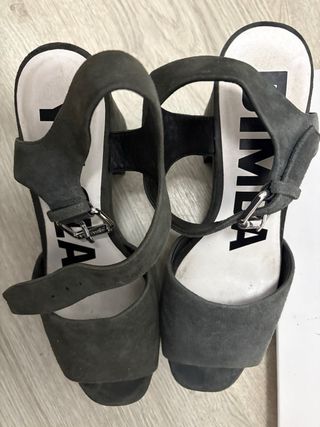 Bimba y Lola Sandalias Tacon Gris Talla 38
