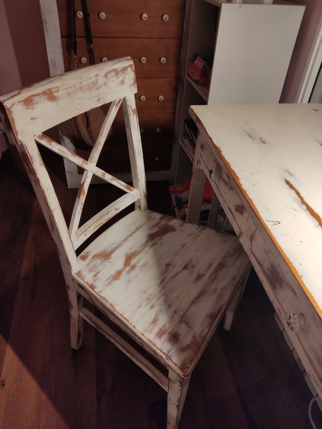 Escritorio de madera blanco