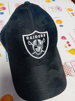 Gorra Raiders Negra Camuflaje.