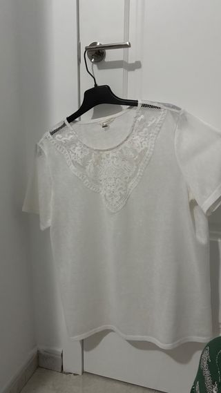 Camiseta Cortefiel blanca con encaje