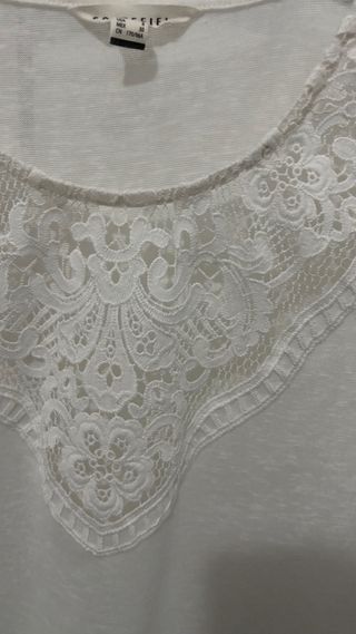 Camiseta Cortefiel blanca con encaje