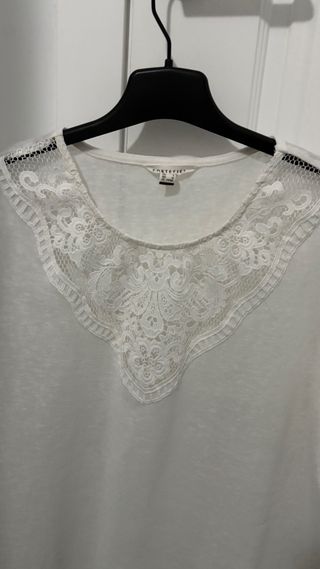 Camiseta Cortefiel blanca con encaje