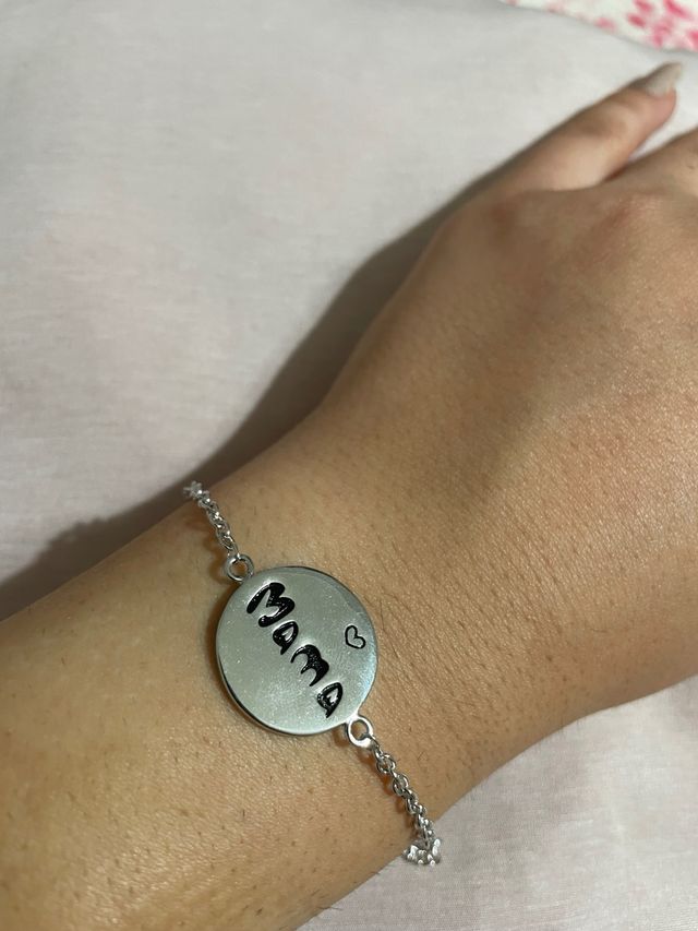 Pulsera de plata con la palabra Mama