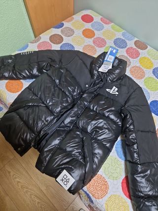 Abrigo PlayStation Negro  Nuevo
TALLA 12-13 AÑOS