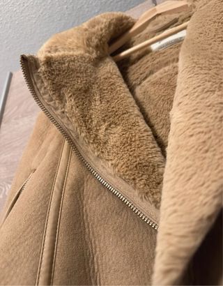 Cazadora efecto ante Stradivarius beige
