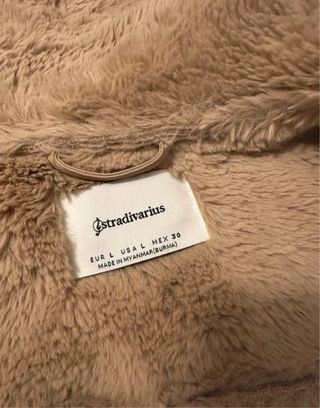 Cazadora efecto ante Stradivarius beige