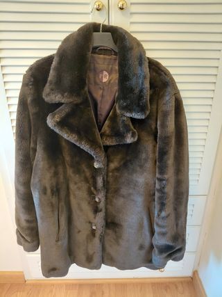 Chaquetón de pelo marrón