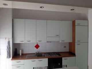 Cucina completa con elettrodomestici